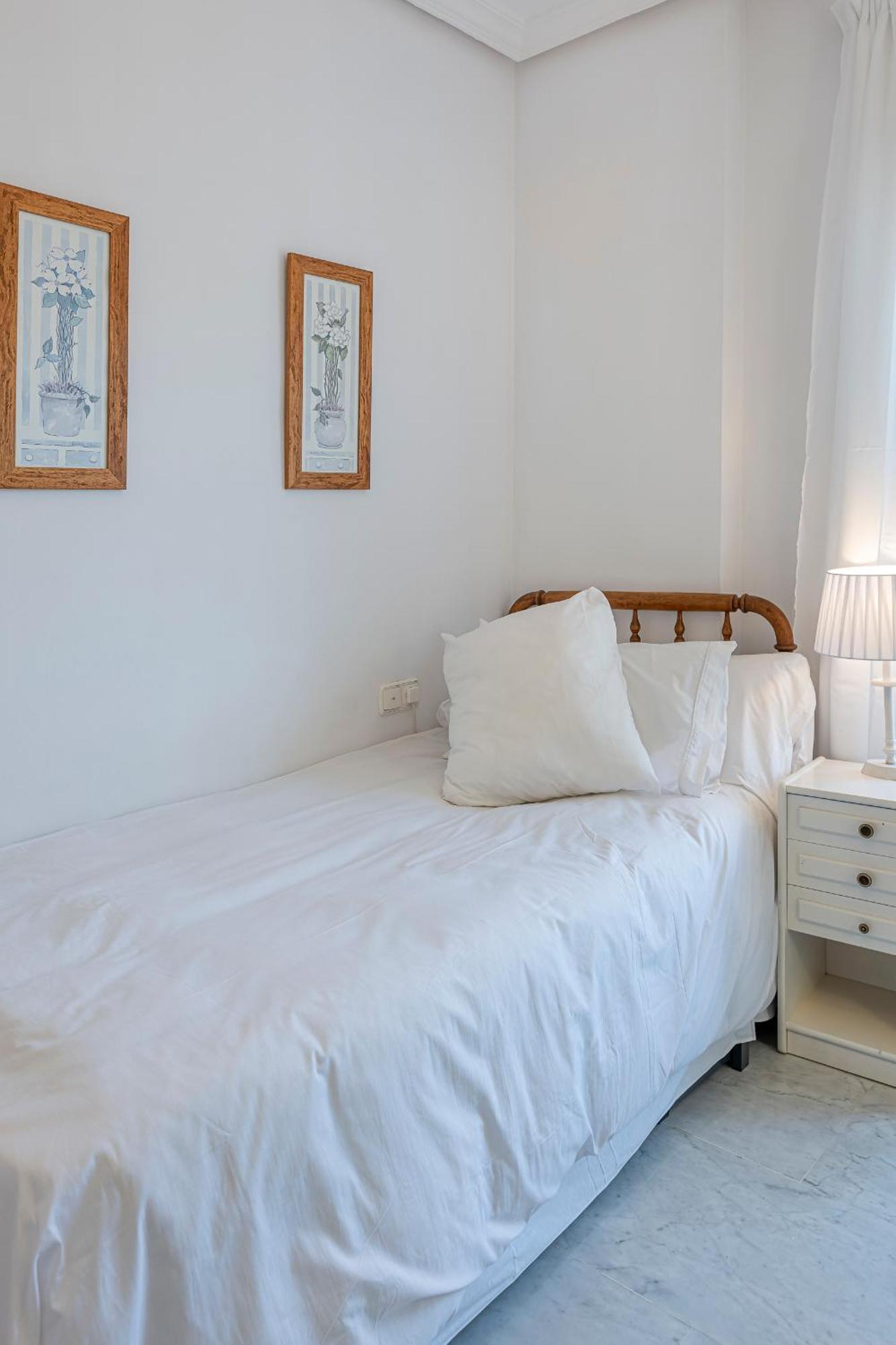 Increible Piso 4 Dorm, Terraza, Parking & Pool * Marbella