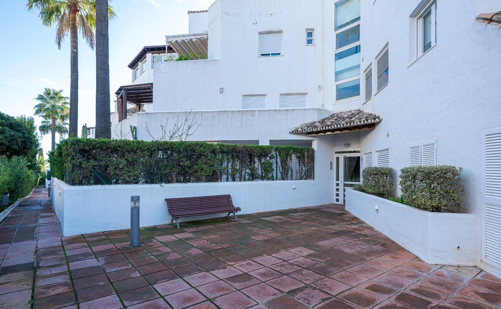 Increible Piso 4 Dorm, Terraza, Parking & Pool * Marbella