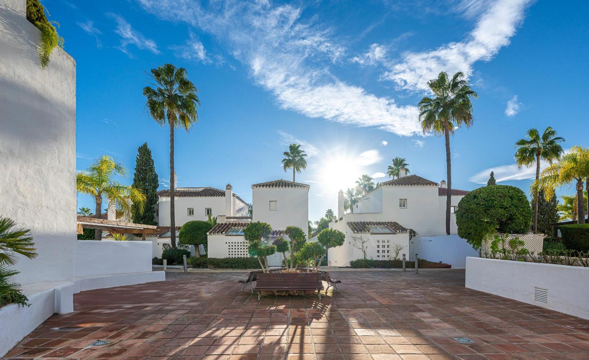 Increible Piso 4 Dorm, Terraza, Parking & Pool Marbella