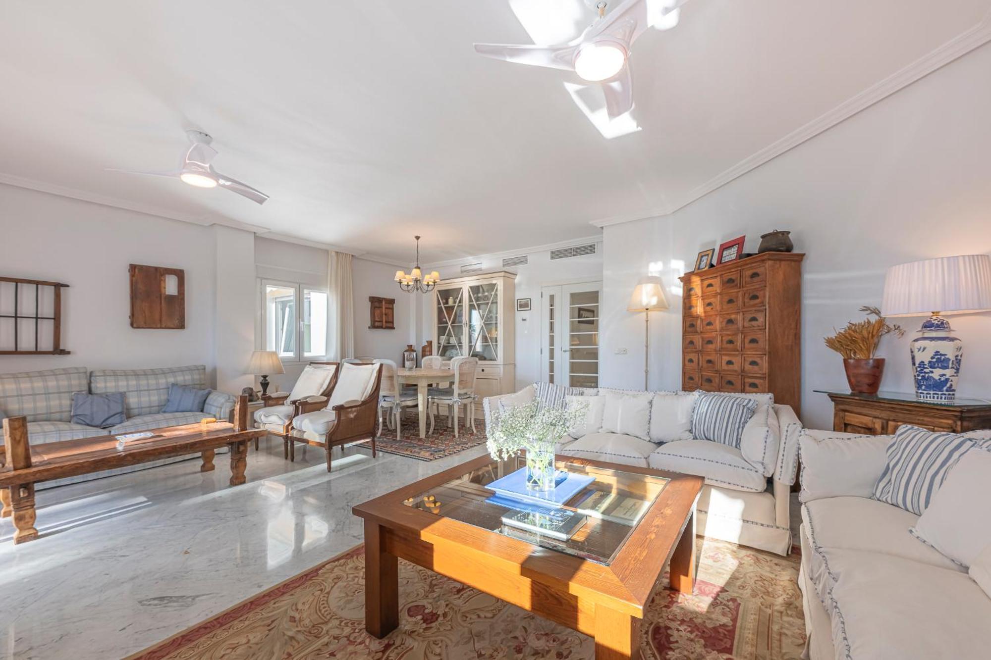Increible Piso 4 Dorm, Terraza, Parking & Pool Apartamento *