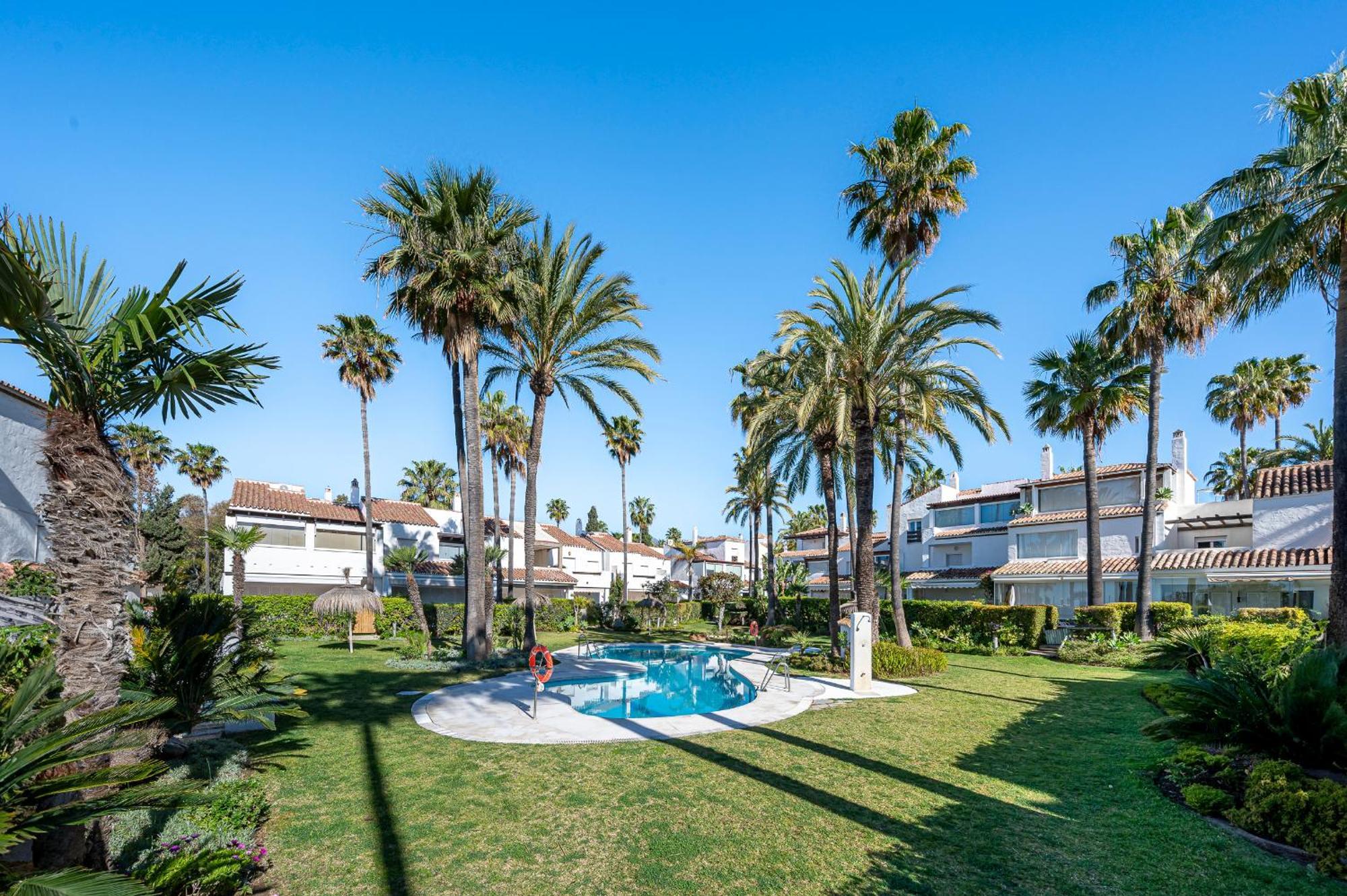 Increible Piso 4 Dorm, Terraza, Parking & Pool * Marbella